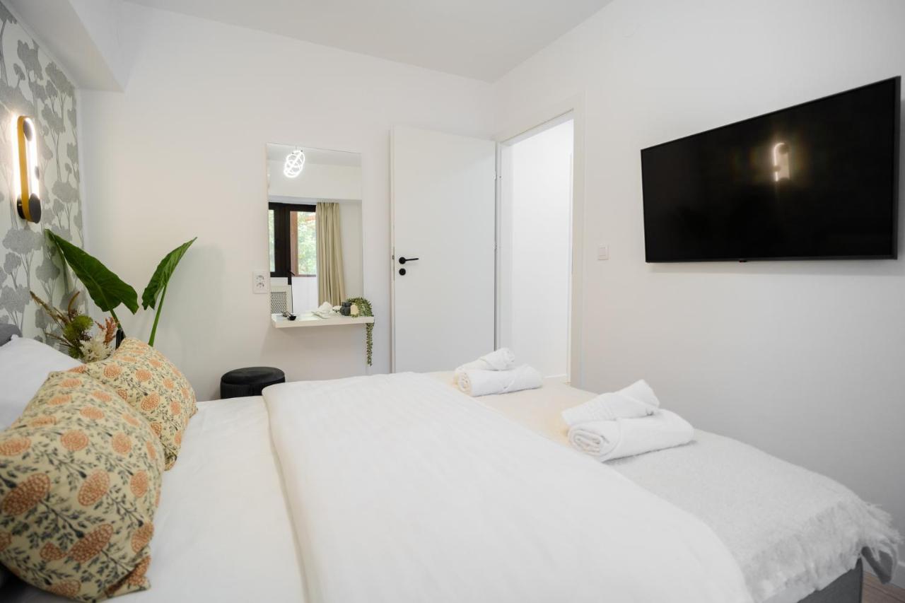 Hi Apartment Bukares Bagian luar foto
